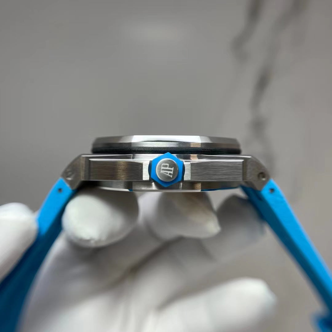 APW Royal Oak offshore diver (Sky blue dial)
