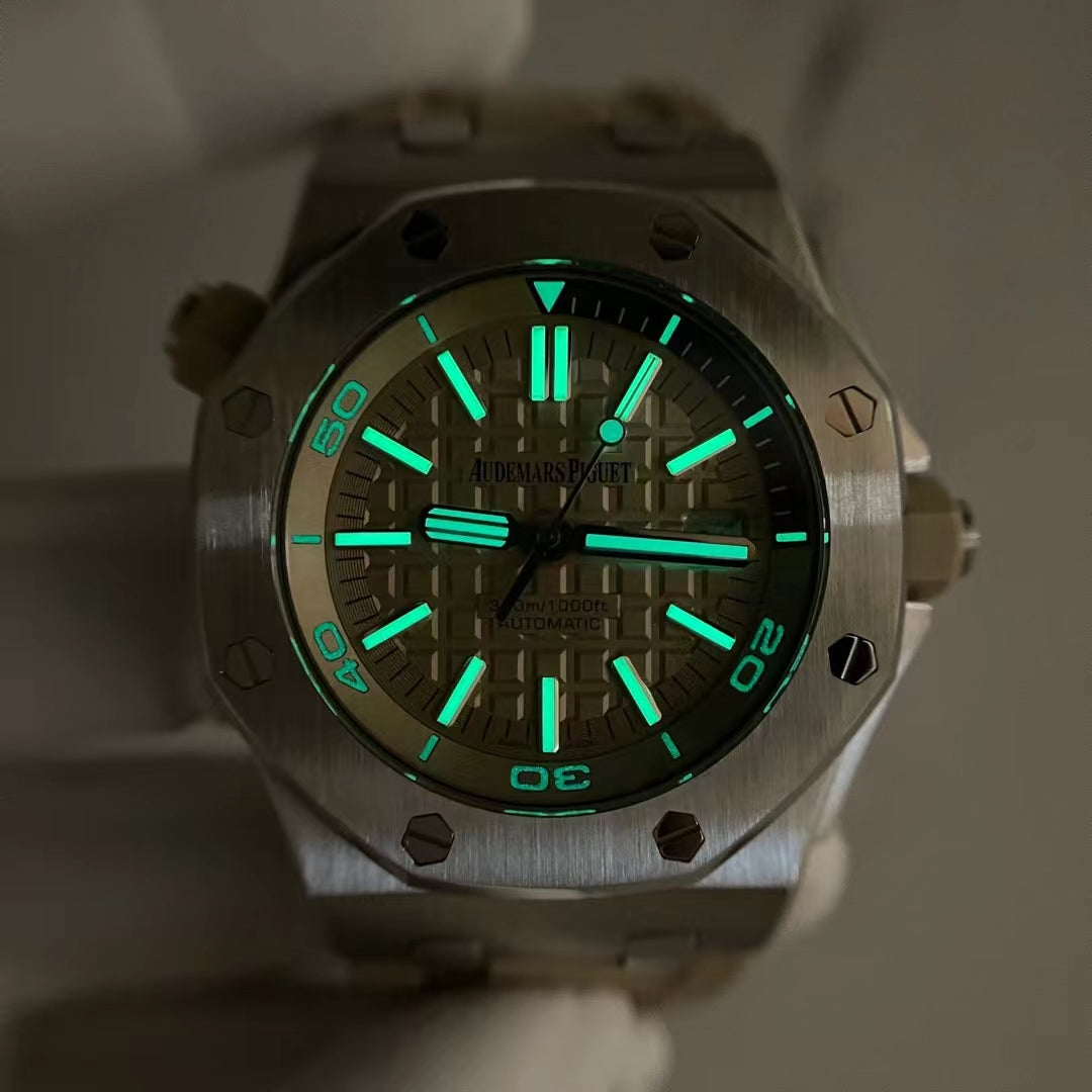 APW Royal Oak offshore diver (Light brown dial)