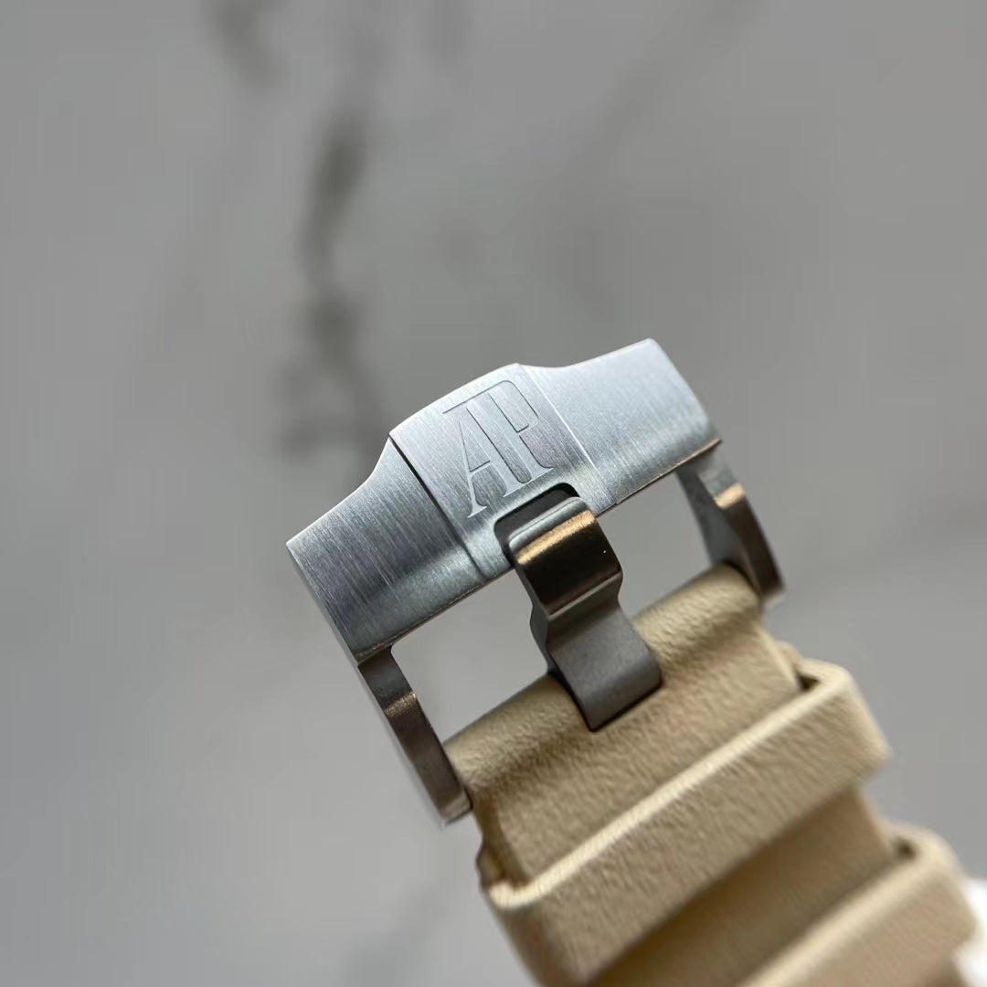 APW Royal Oak offshore diver (Light brown dial)